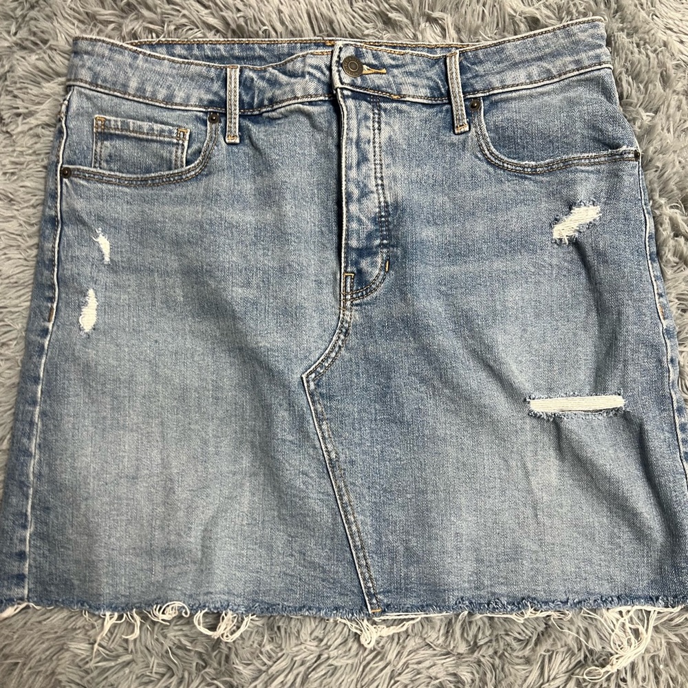 Stylish Light-Wash Denim Skirt - Picture 6 of 16
